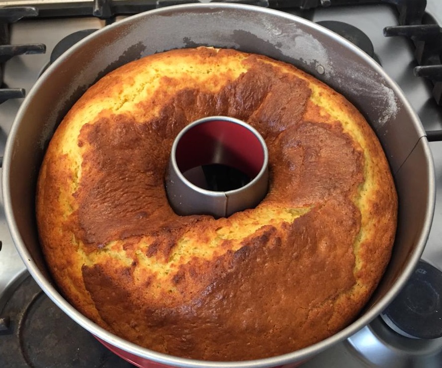 Ciambellone ricotta olio d'oliva e arance