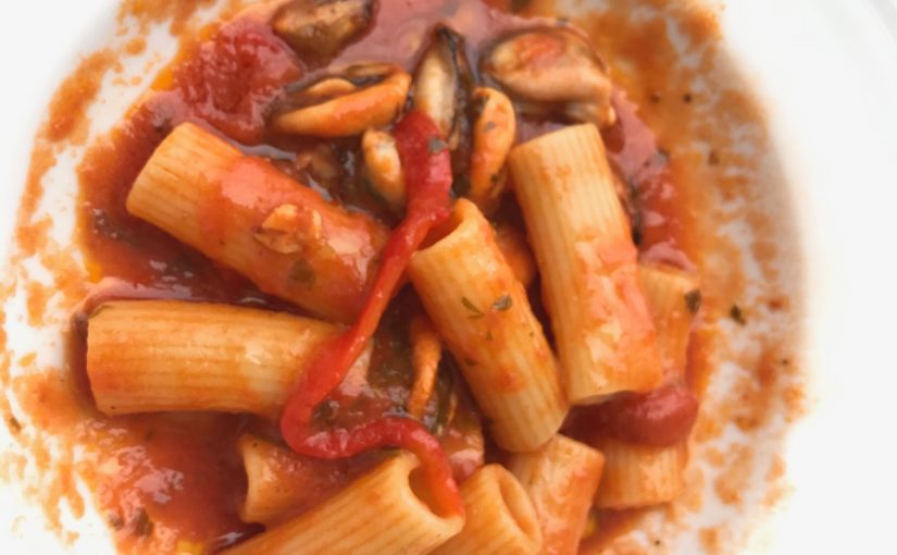 Rigatoni o calamarata cozze e peperoni